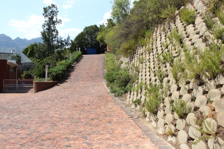 To Let 2 Bedroom Property for Rent in Rome Glen Western Cape